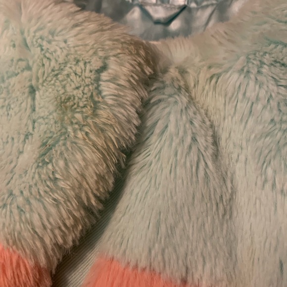 Cat and Jacket Fur Jacket - Picture 5 of 5